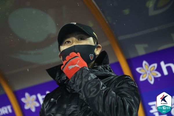 포항스틸러스 김기동 감독