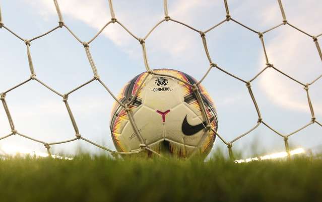 Imagem em destaque da bola da Copa Conmebol Libertadores