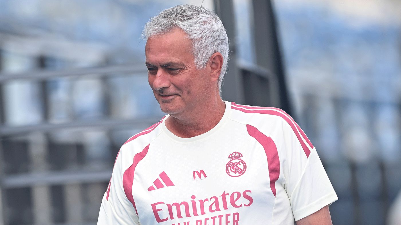 فيديو | مورينيو أمسك بالجاسوس في ريال مدريد؟ ردة فعله أضحكت الجميع في القاعة!