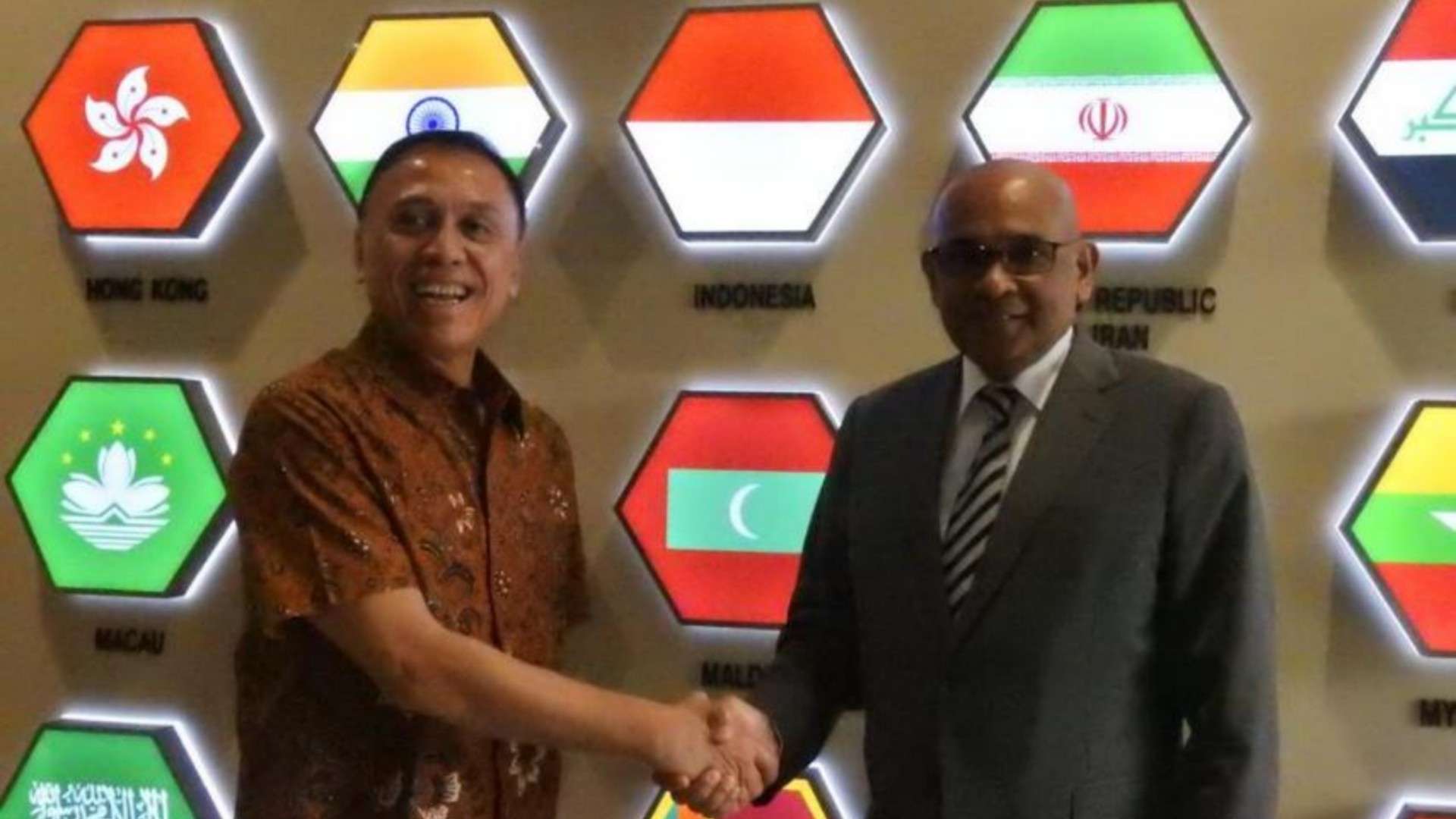 Sekjen AFC Dato' Windsor John dan Ketua Umum PSSI Mochamad Iriawan
