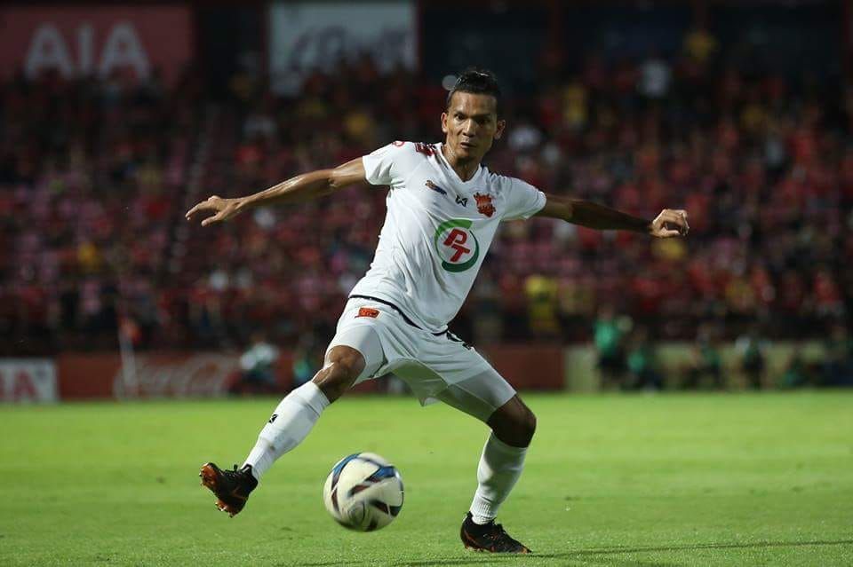 อมร ธรรมนาม