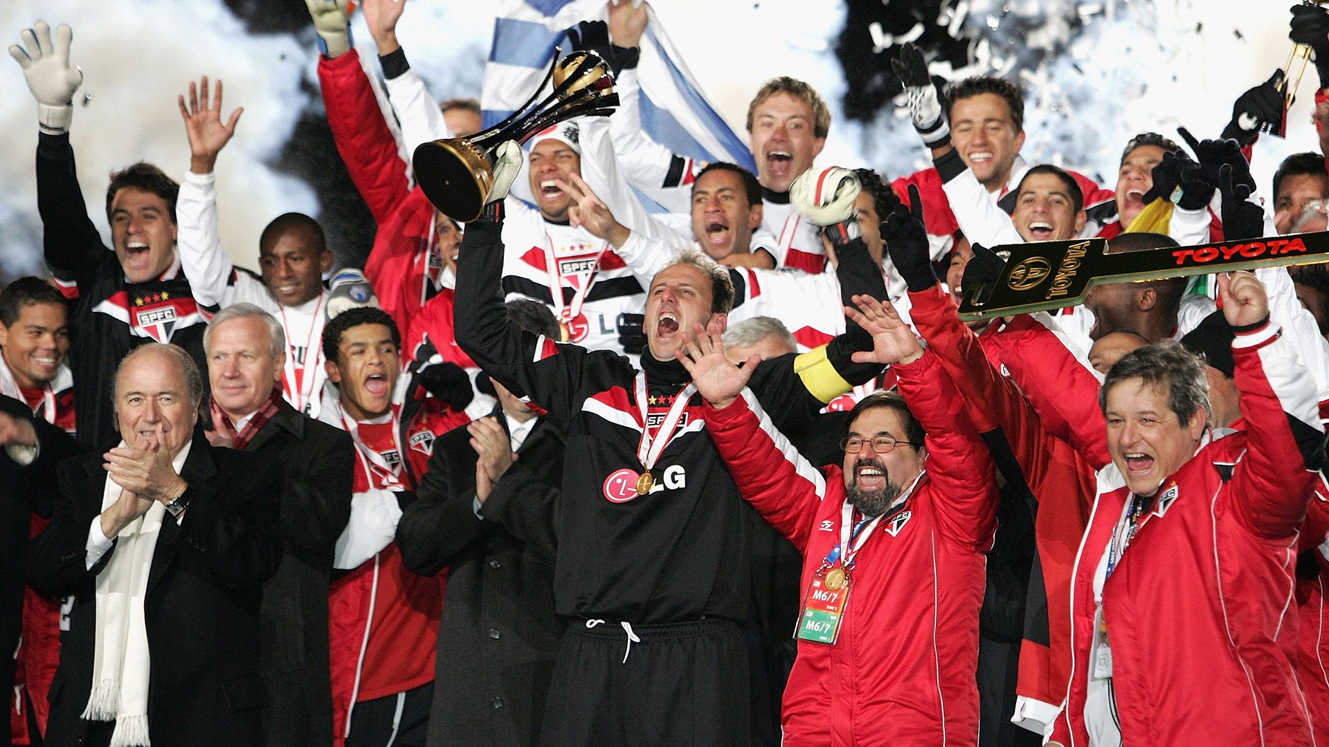 Rogerio Ceni Joseph Blatter Sao Paulo FIFA Club World Cup 2005 18122005