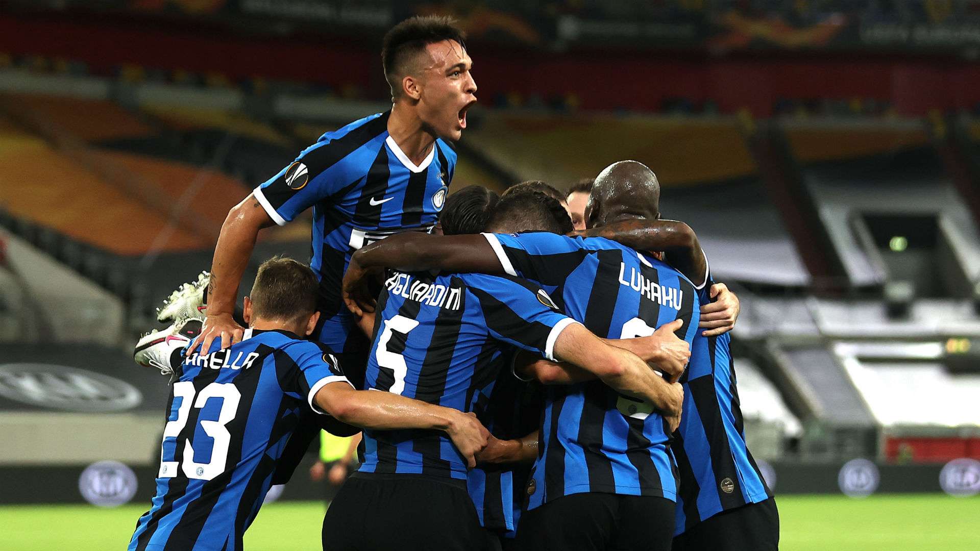 Inter celebrating Shakhtar Donetsk Europa League