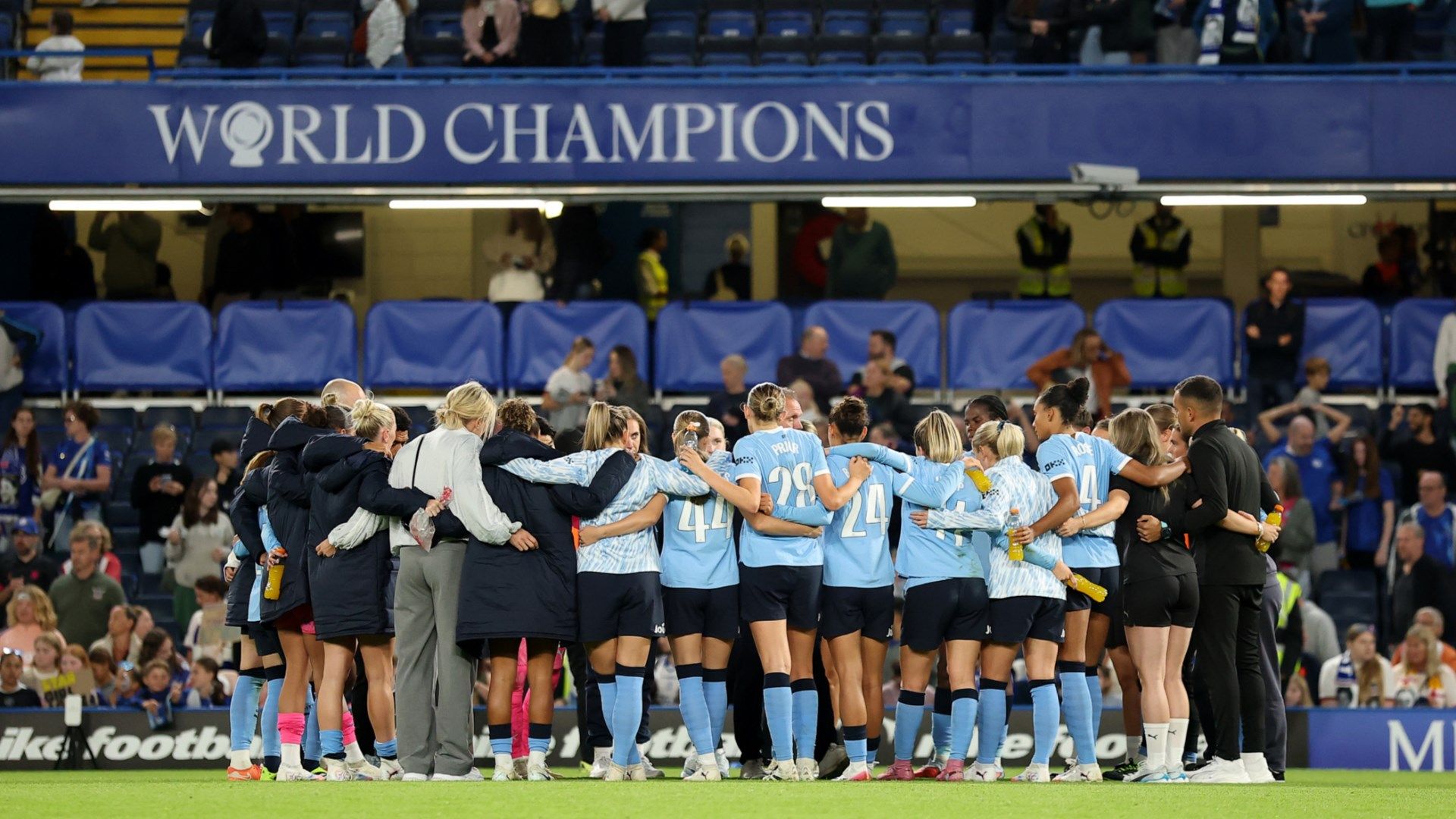 Man City Women huddle 2025-26