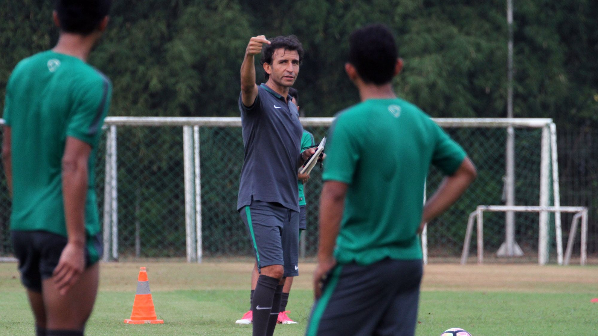 Luis Milla - Latihan Timnas Indonesia