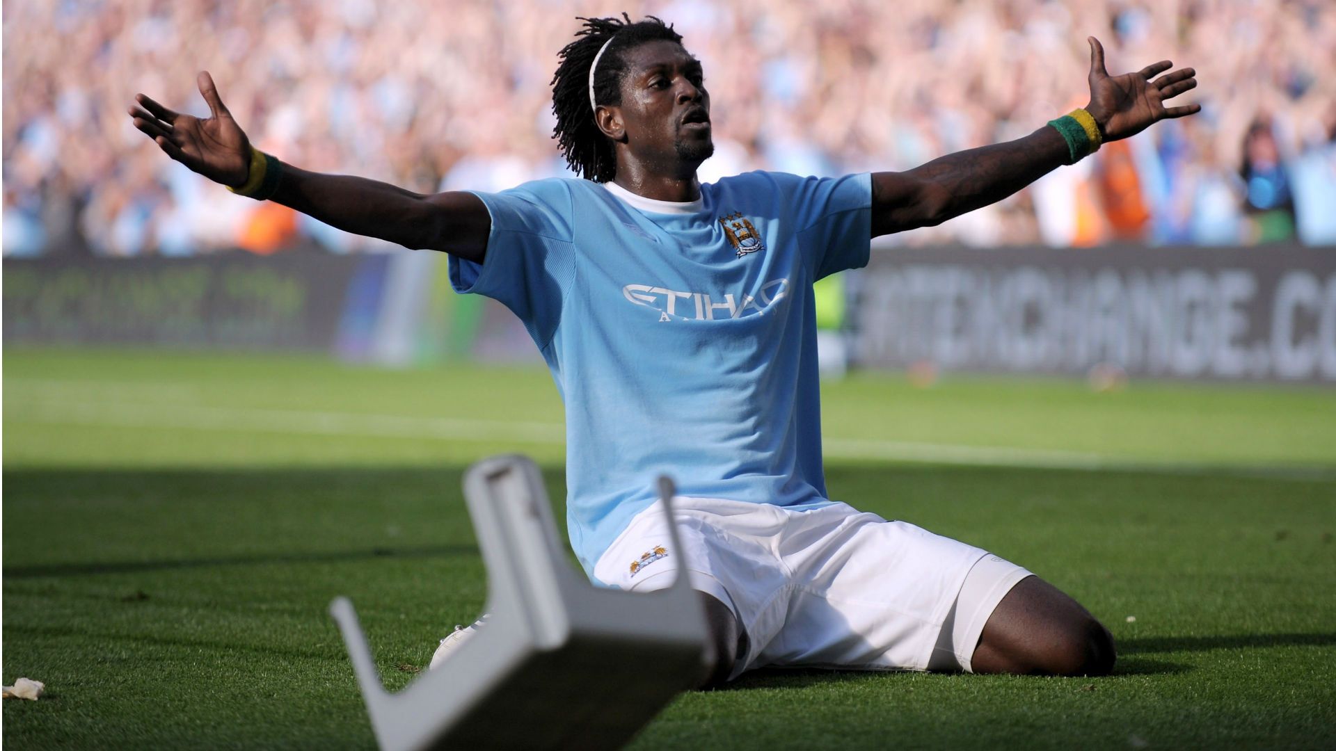 Emmanuel Adebayor Manchester City Arsenal 2009