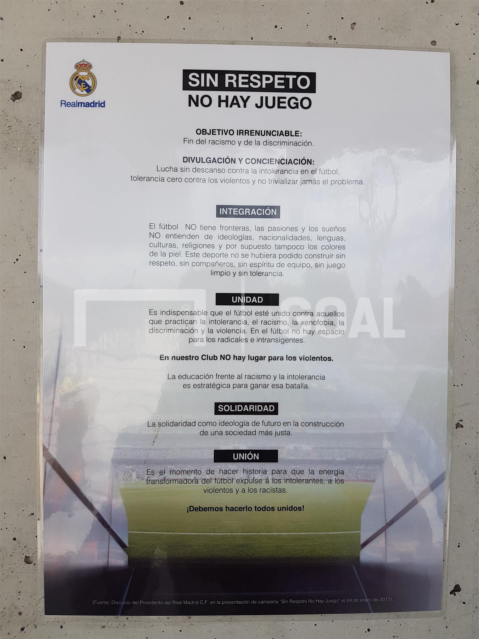 BODY ONLY - Real Madrid poster in Valdebebas: