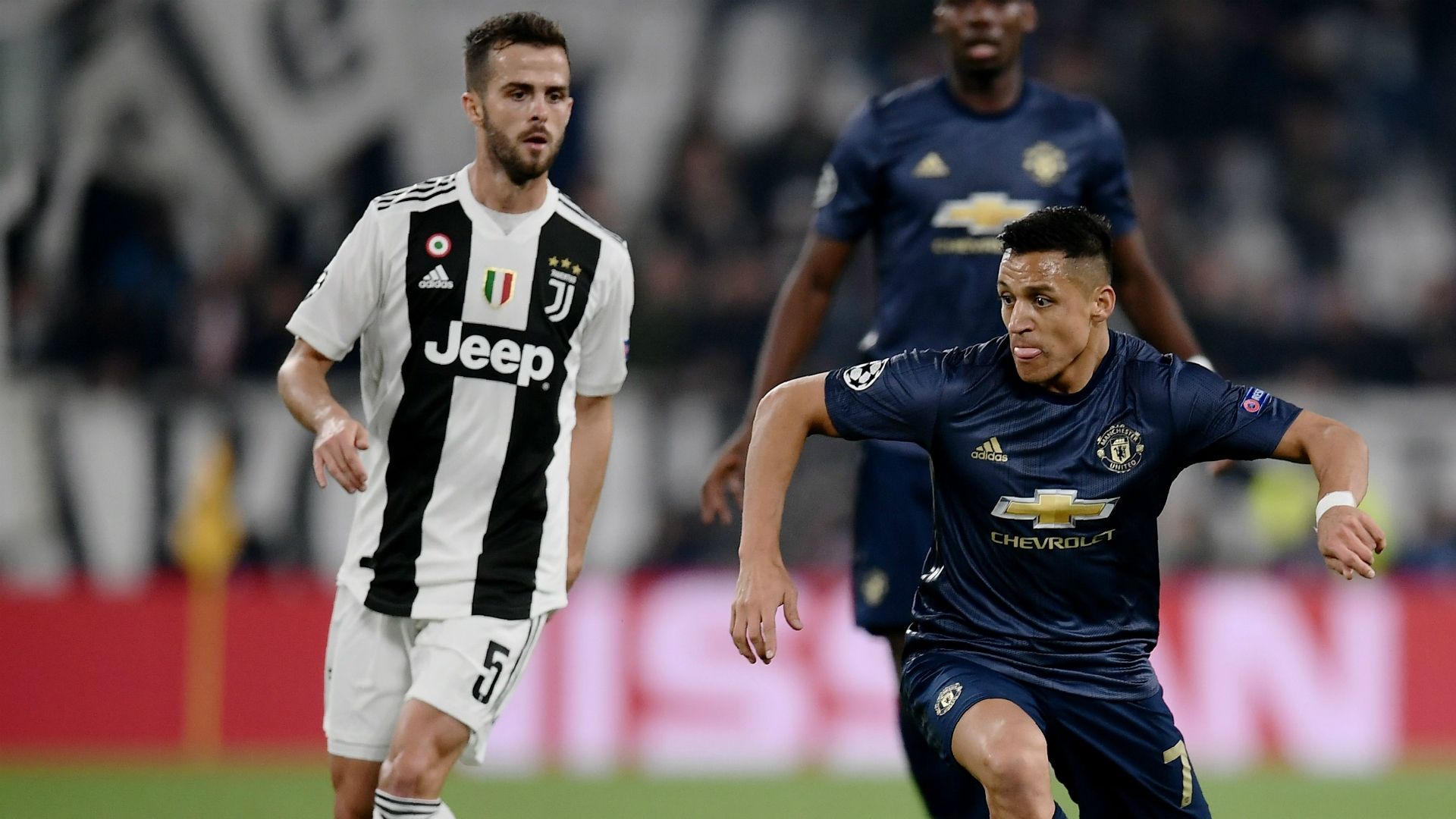 Miralem Pjanic Alexi Sanchez Juventus Manchester United
