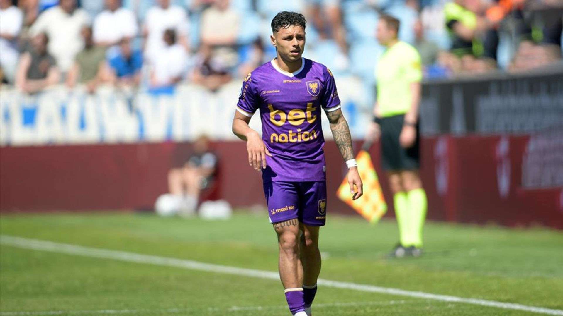 Dean James - Go Ahead Eagles