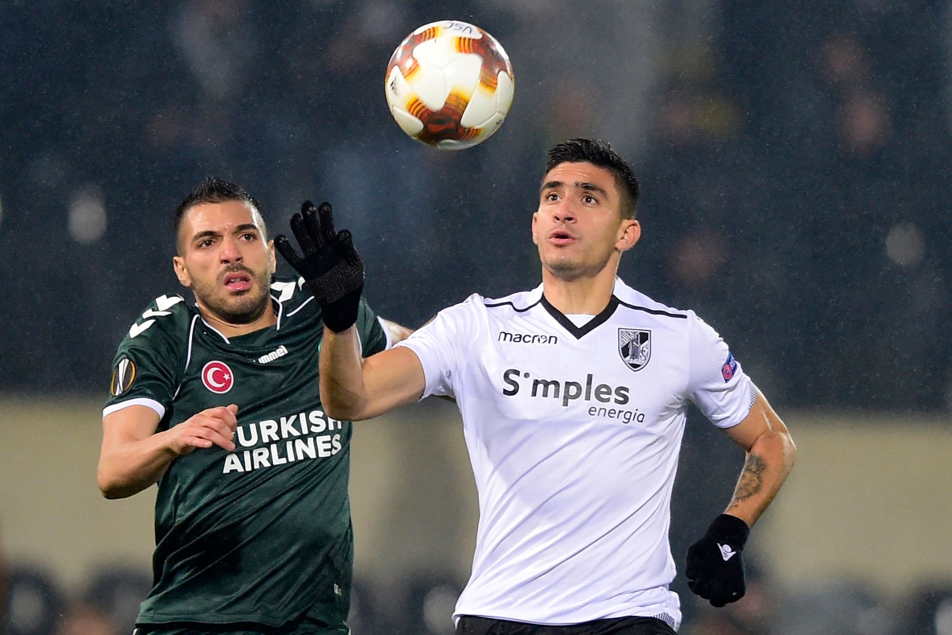 Mehdi Bourabia Guillermo Celis Vitoria Guimaraes Konyaspor 12/07/17
