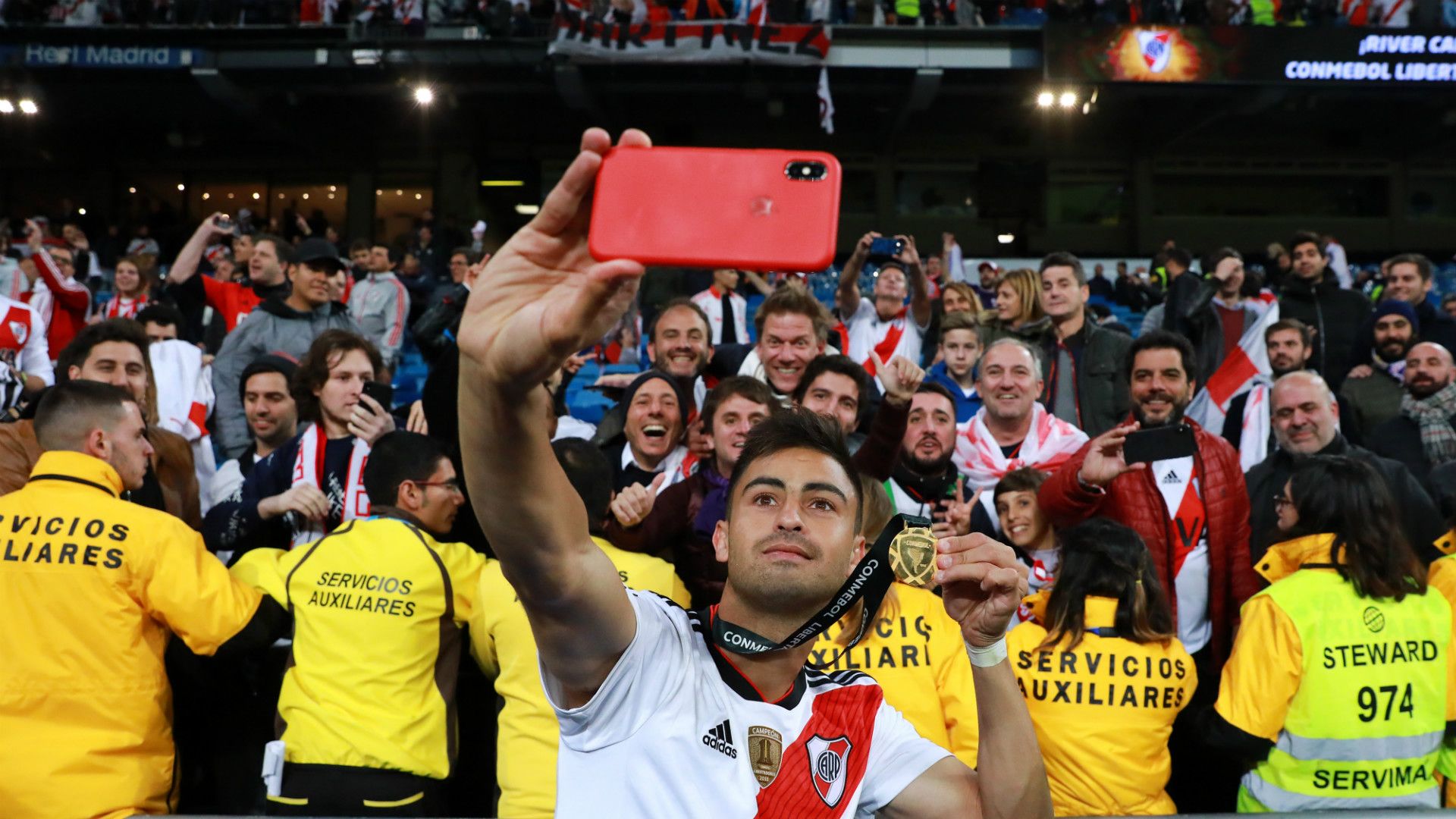 Gonzalo Pity Martinez Selfie River Copa Libertadores Final 10122018