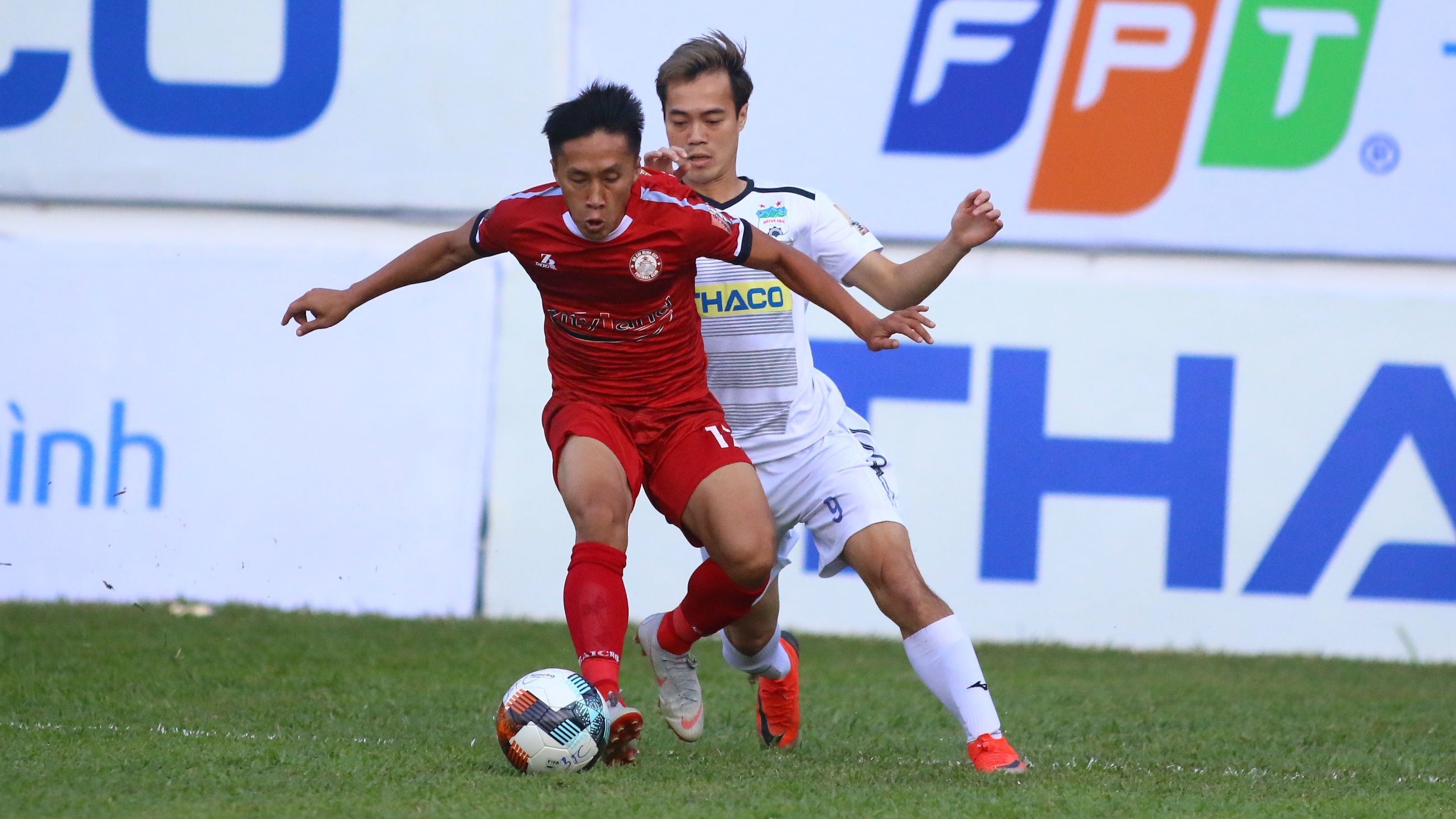 Nguyen Van Toan vs Nguyen Minh Trung HAGL Ho Chi Minh City V.League 2019