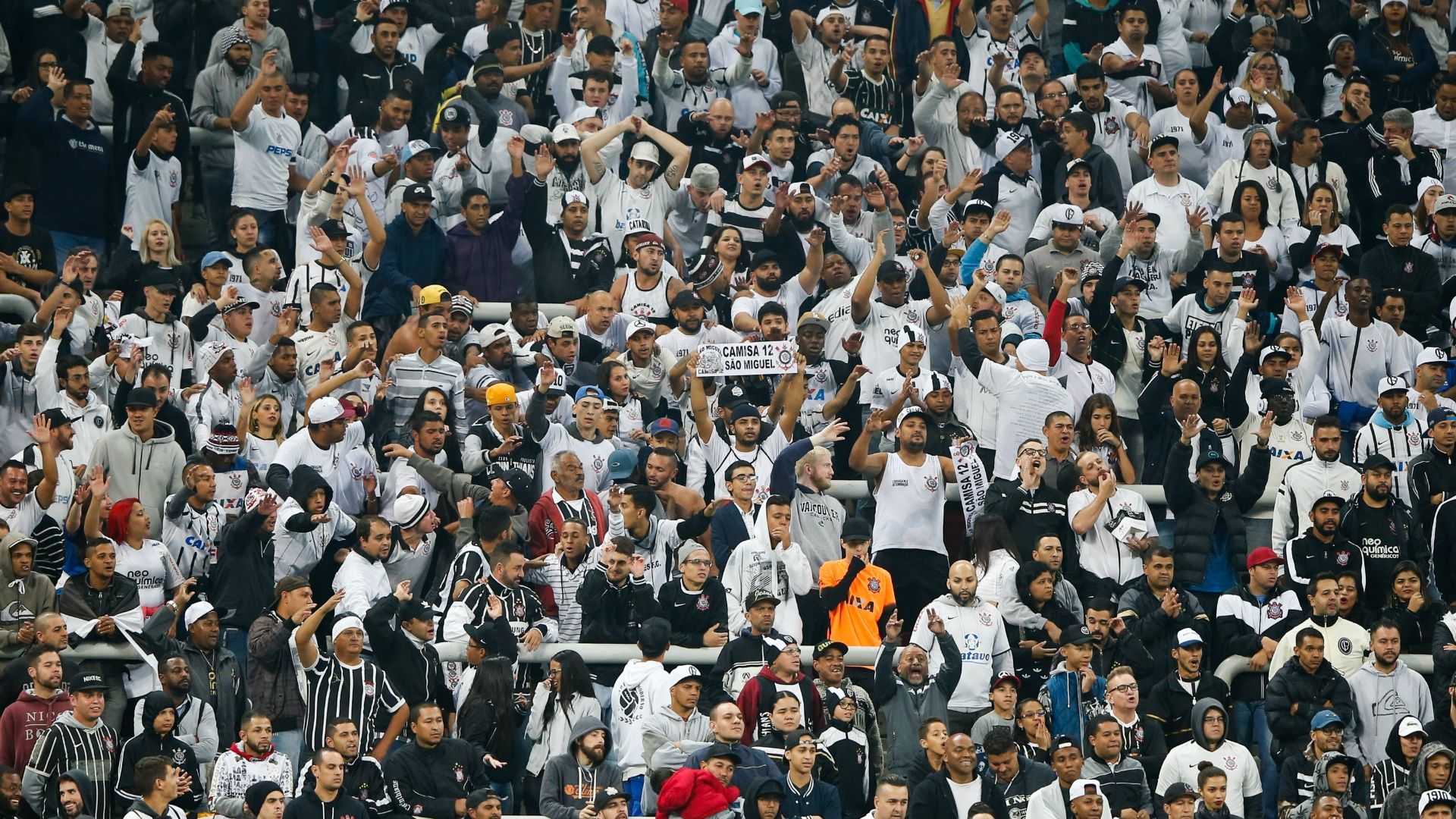 Corinthians fans 06142017