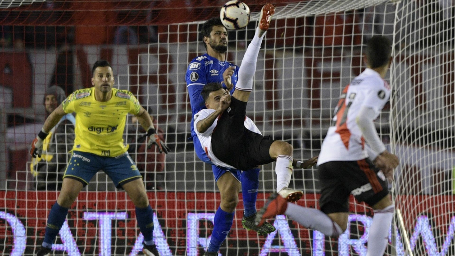 Matias Suarez River Plate Cruzeiro Libertadores 23072019