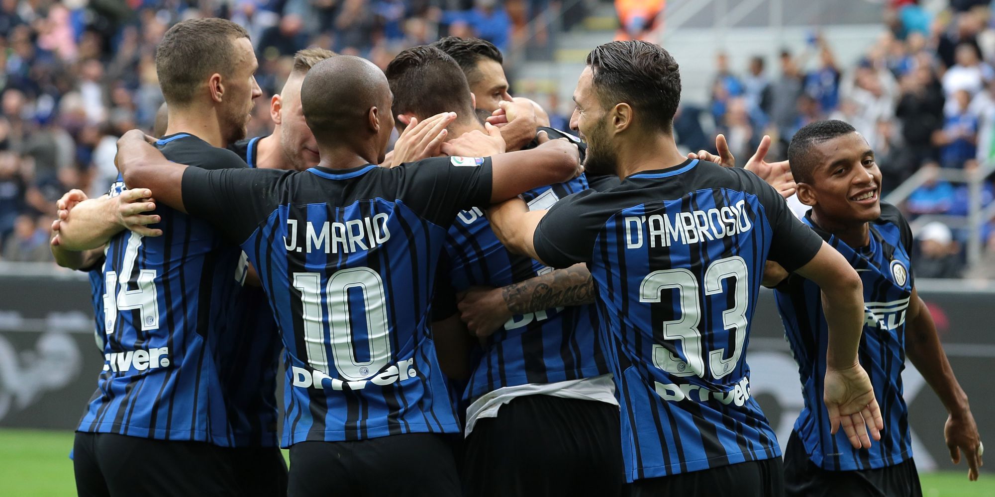 Inter players celebrating Inter SPAL Serie A