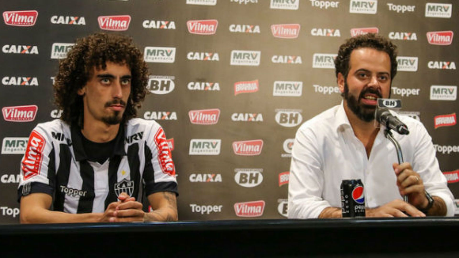 Valdívia é apresentado por Daniel Nepomuceno no Atlético-MG