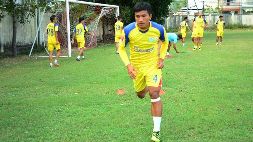 Trung vệ Trần Văn Vũ Sanna Khánh Hoà BVN