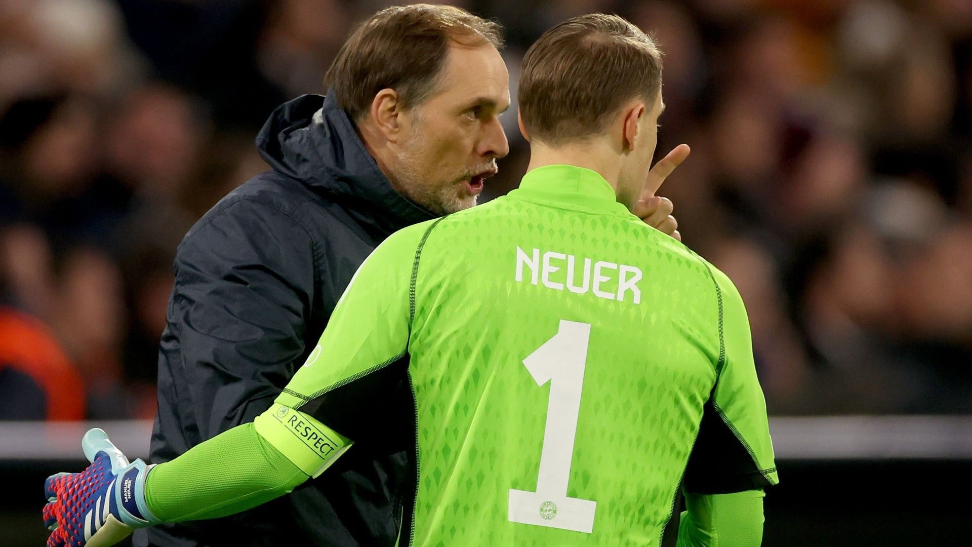 Thomas Tuchel, Head Coach of Bayern Munich, speaks to Manuel Neuer