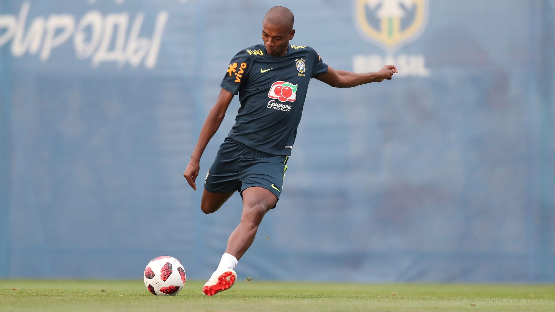 Fernandinho Brasil treino Copa do Mundo 03 07 18