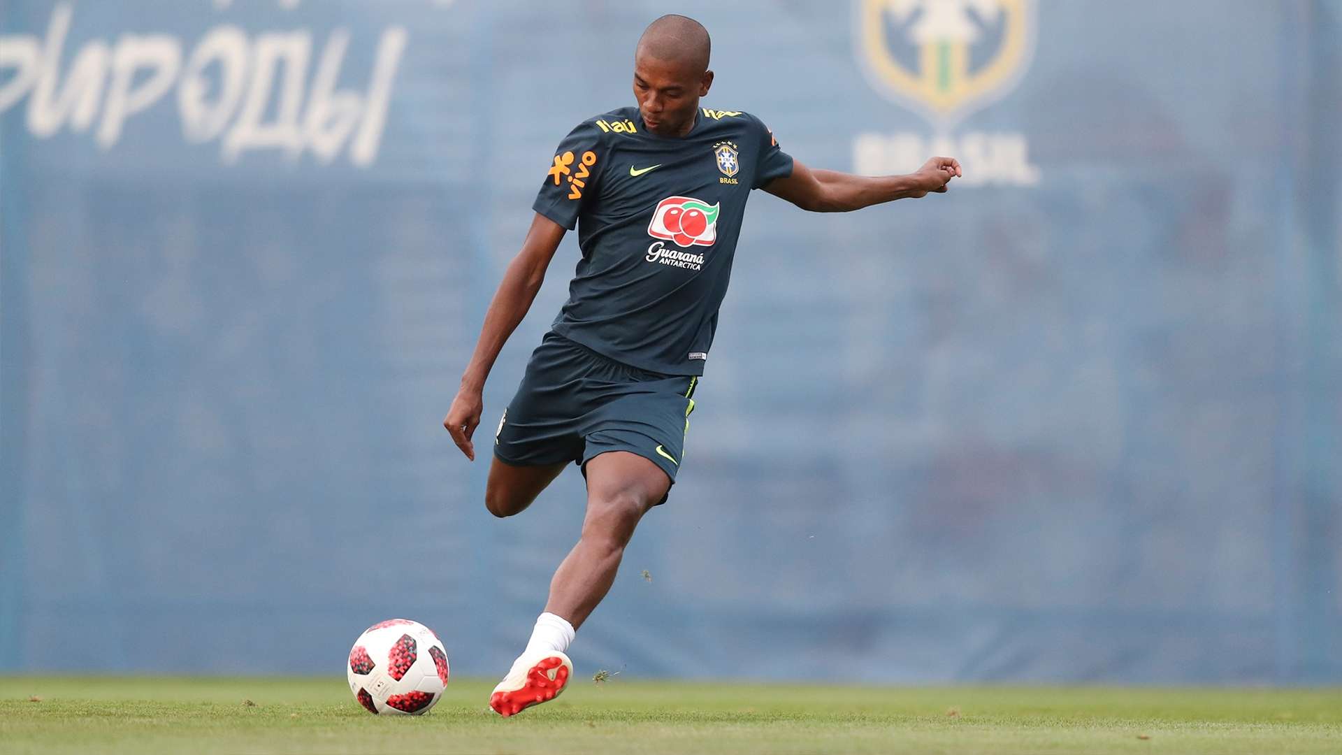 Fernandinho Brasil treino Copa do Mundo 03 07 18