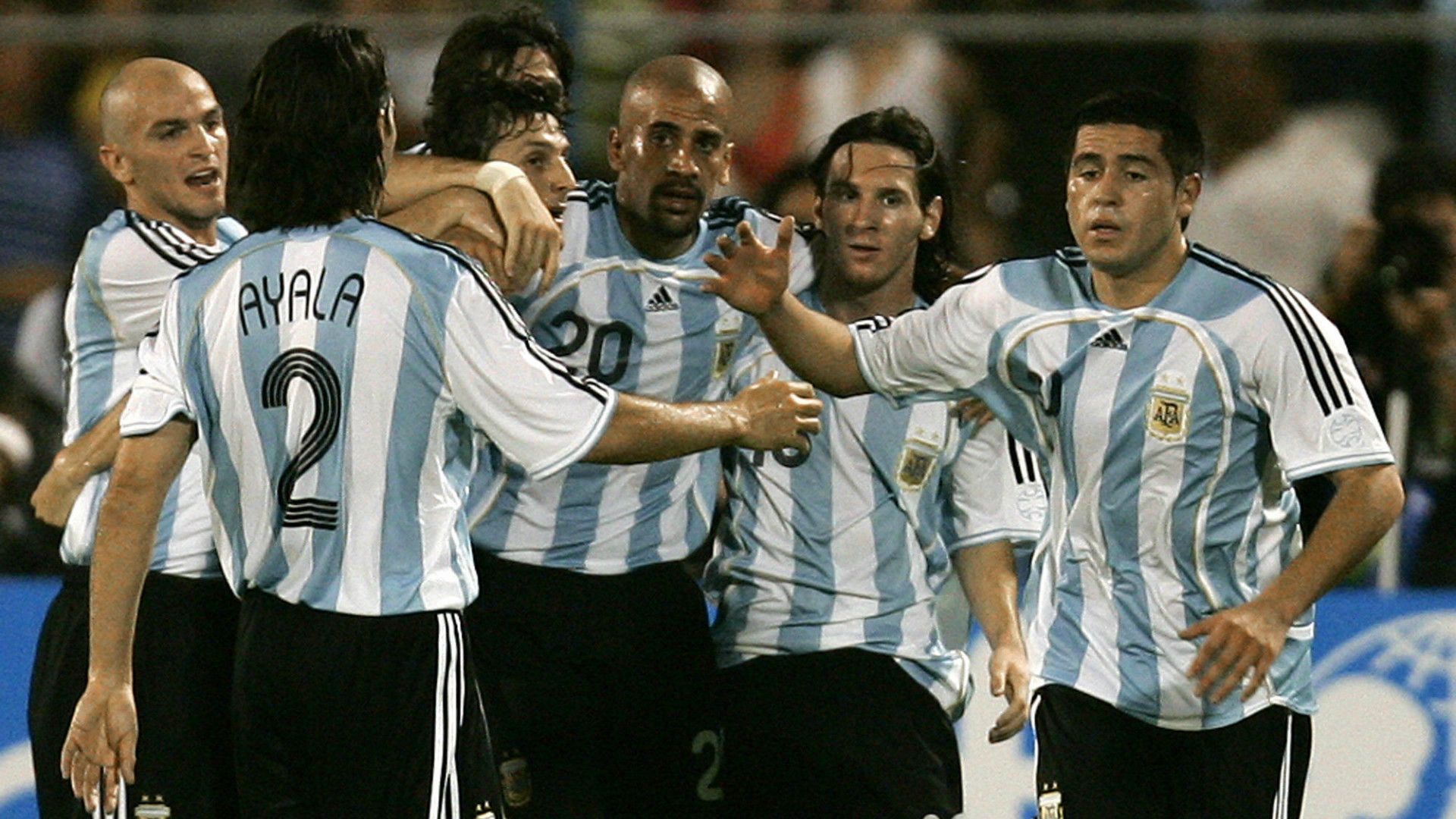 Argentina v Colombia Juan Román Riquelme Lionel Messi Juan Sebastián Verón Roberto Ayala Esteban Cambiasso Copa América 2007