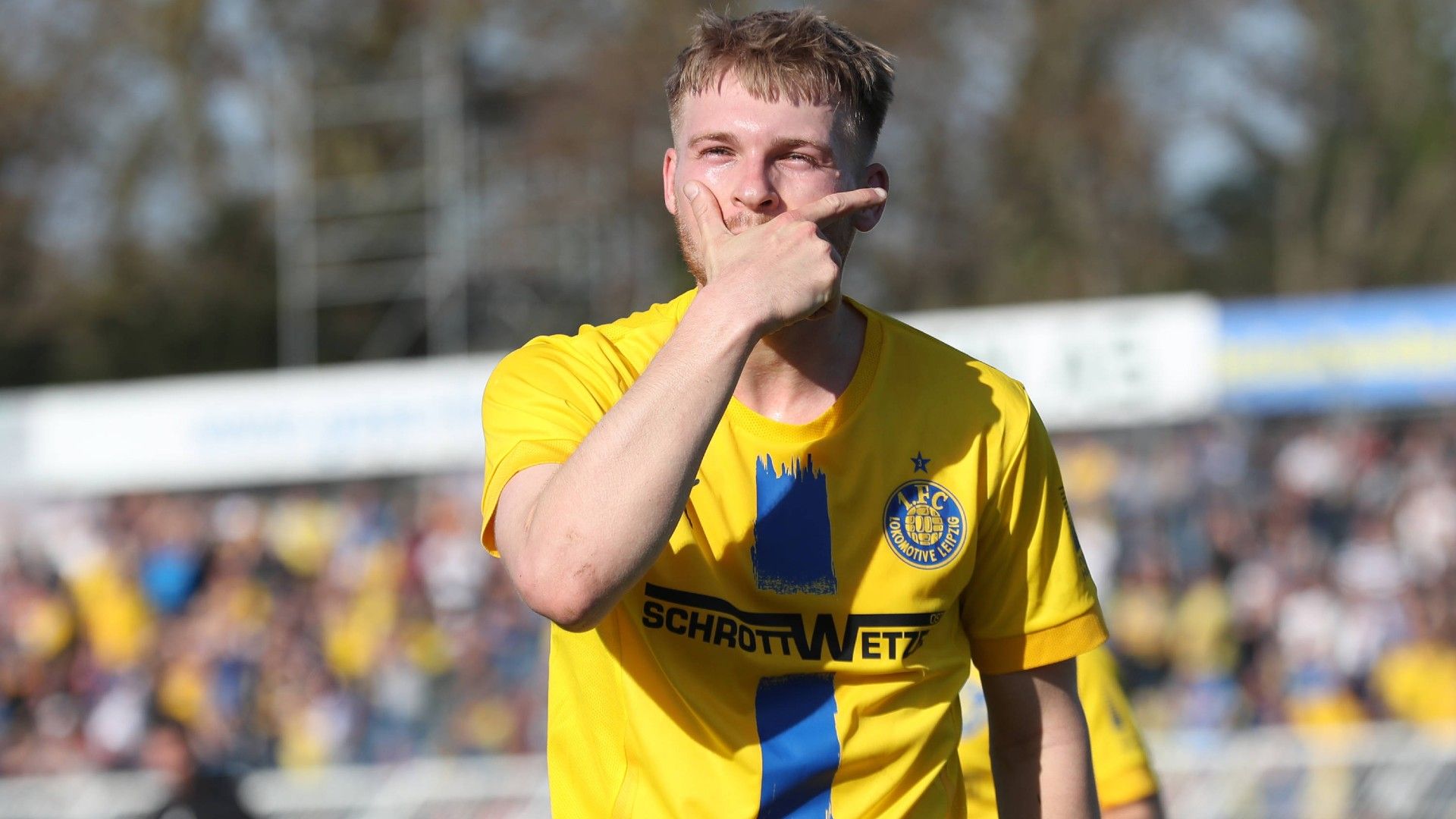 Tor-Jubel-Geste von Stefan Maderer (9, Lok Leipzig)  