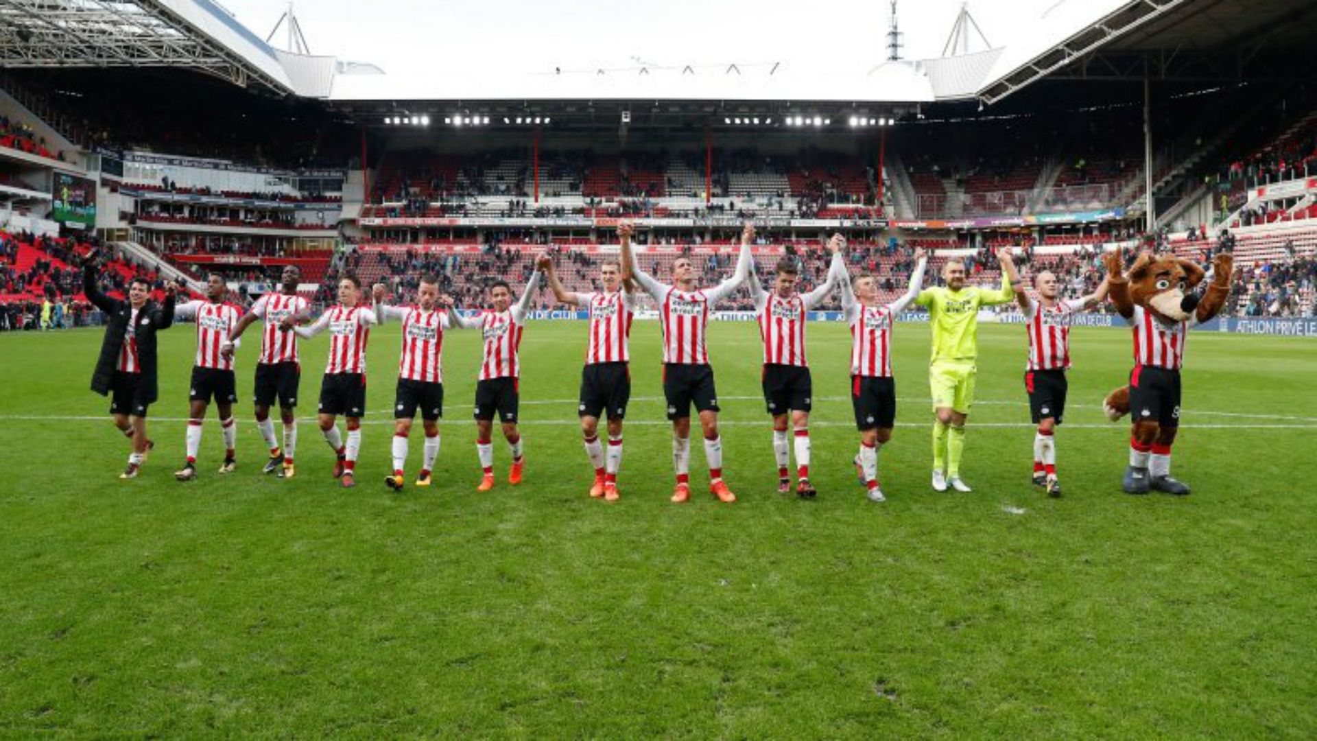 Lozano ovación PSV