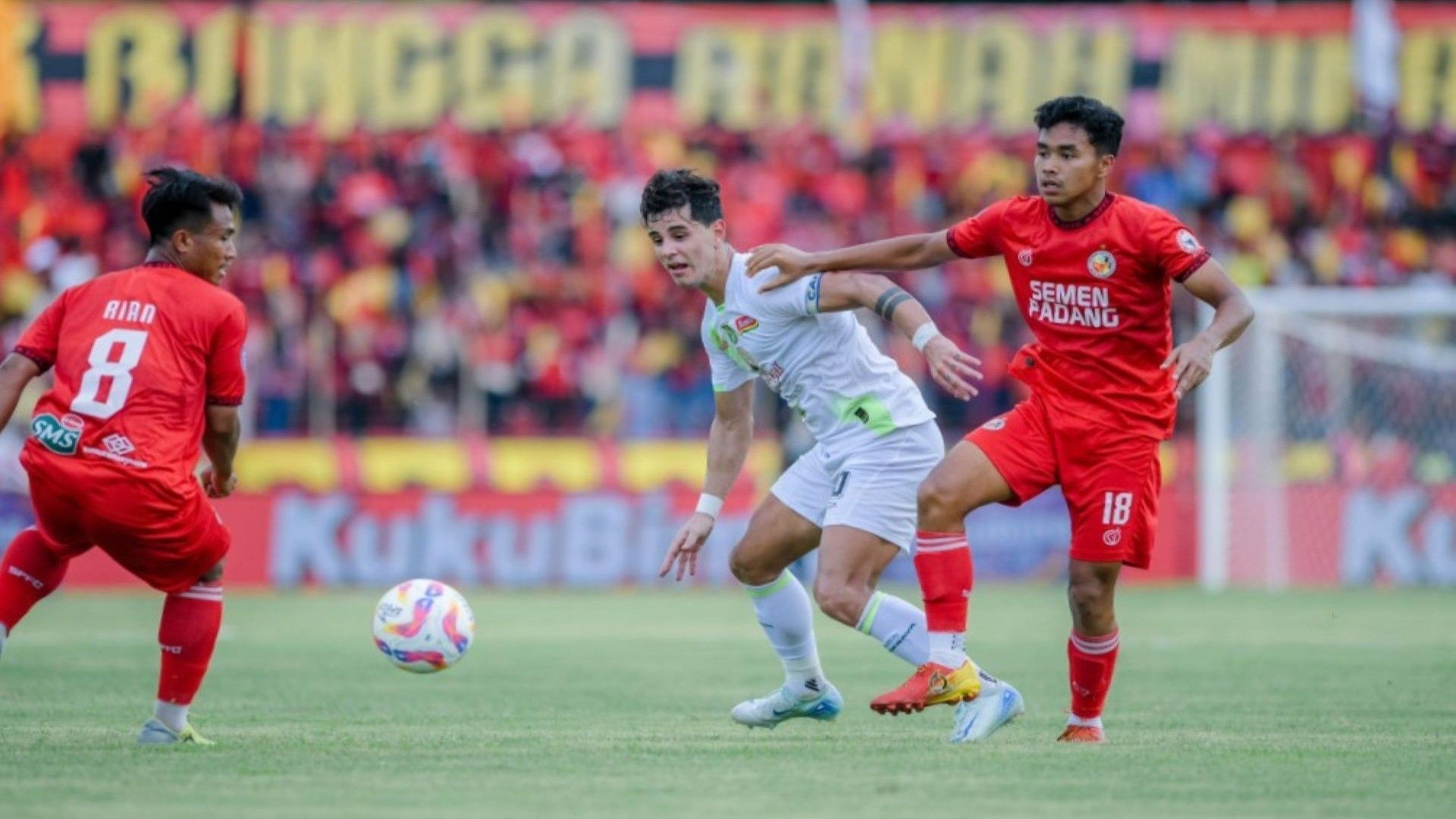 Semen Padang vs Persebaya Surabaya 15122024