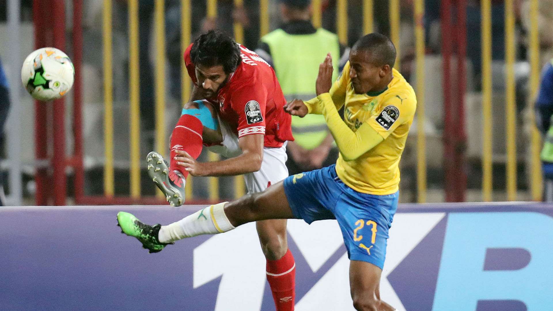 Mohsen Marwan of Al Ahly challenged by Thapelo Morena of Sundowns, April 2019
