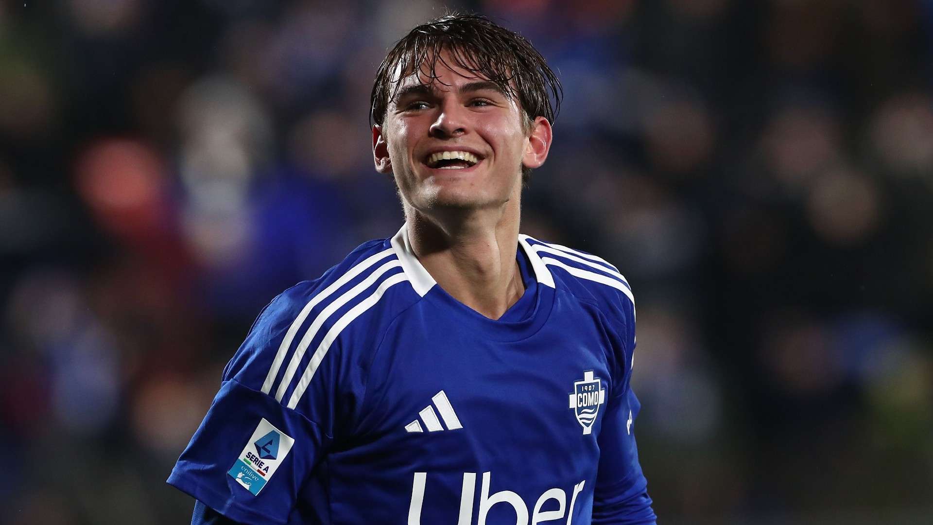 Nico Paz of Como 1907 celebrates