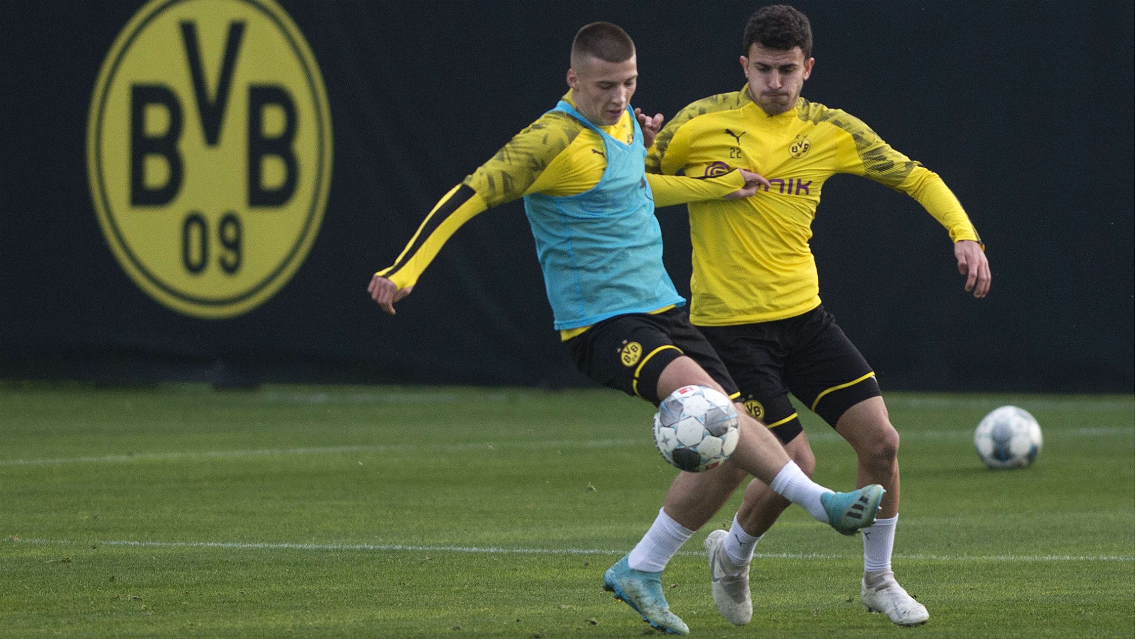 Tobias Raschl Mateu Morey Borussia Dortmund 2019