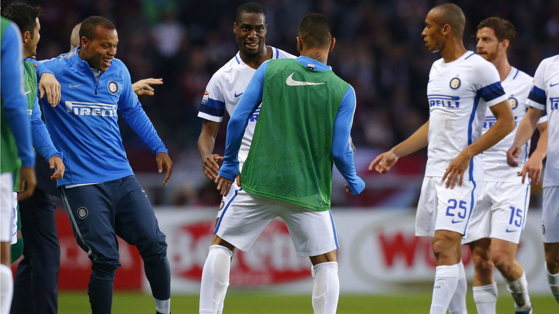 Geoffreky Kondogbia celebrates with his teammates Torino Inter Serie A 18032017