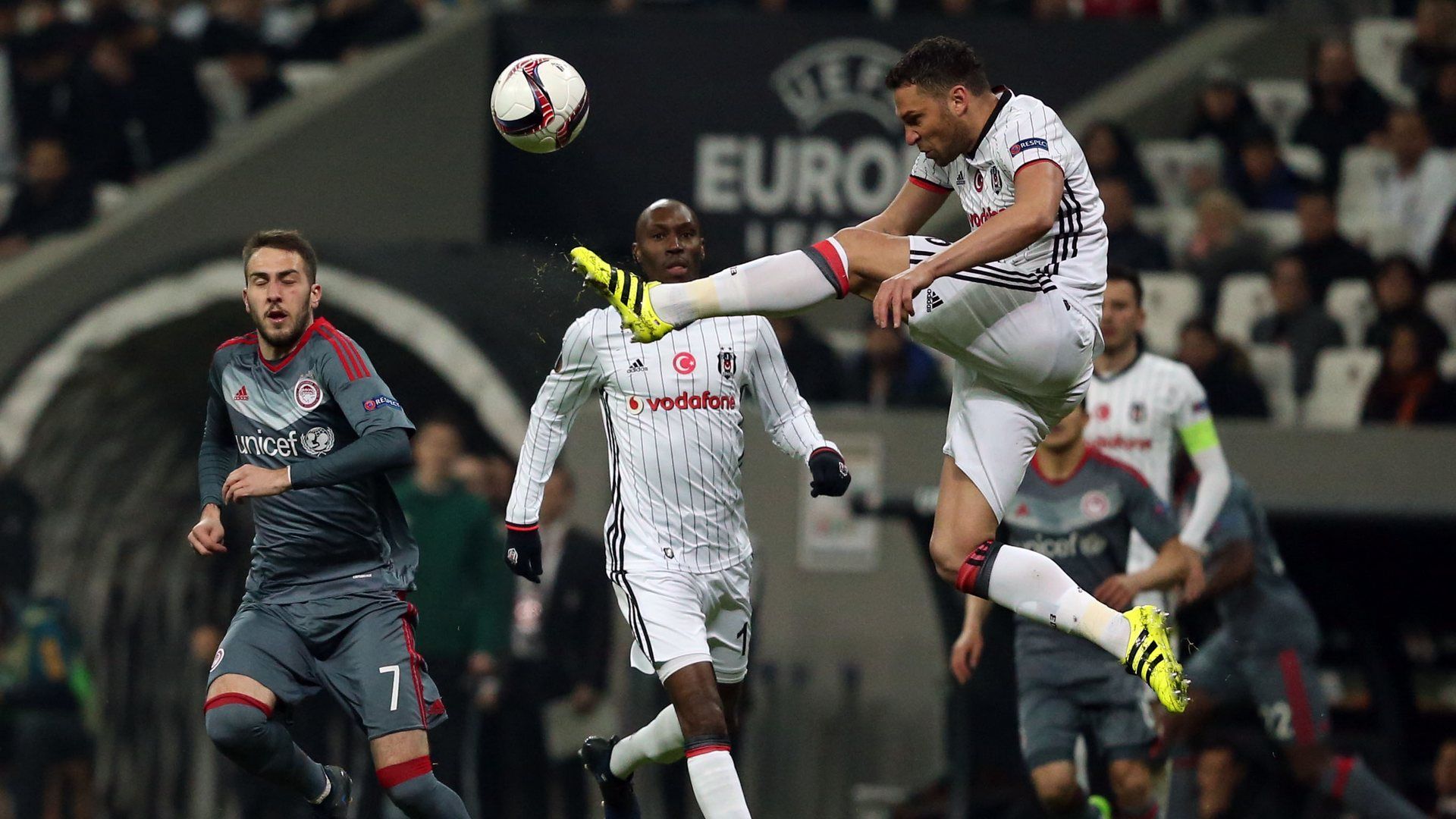 Besiktas Olympiacos Dusko Tosic Atiba Hutchinson 1632017