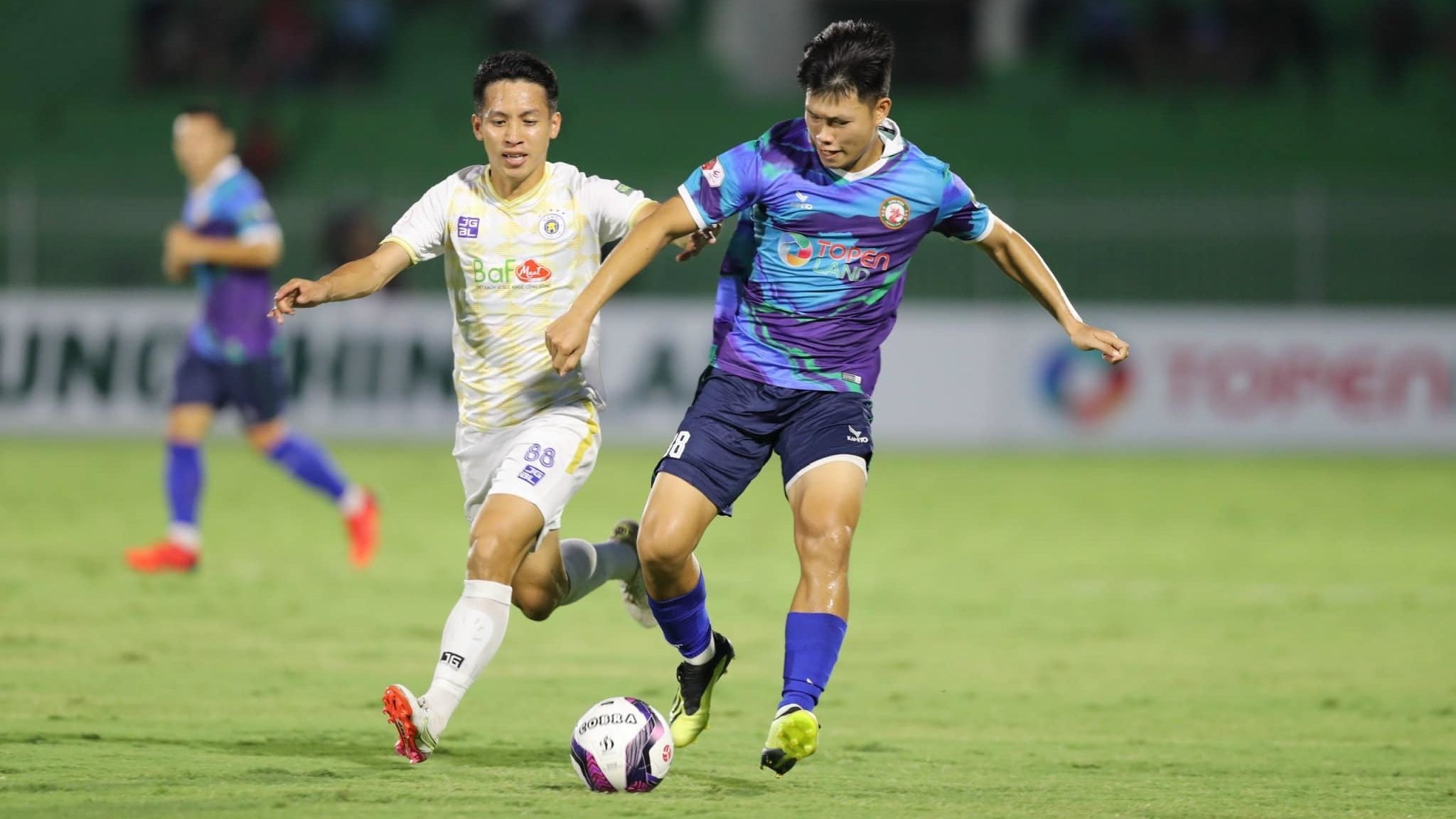 Do Hung Dung Pham Van Thanh Ha Noi Topenland Binh Dinh V.League 2022 Round 10