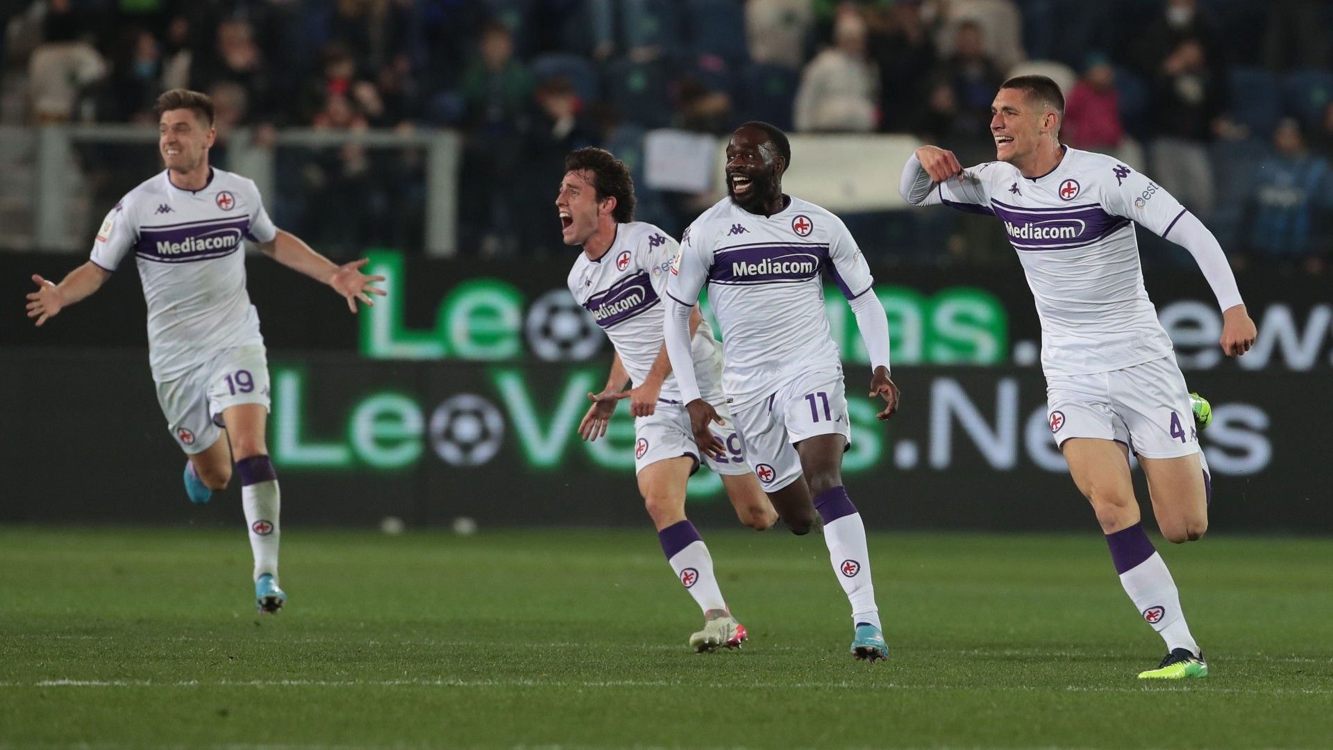 Fiorentina celebrates goal against Atalanta Coppa Italia