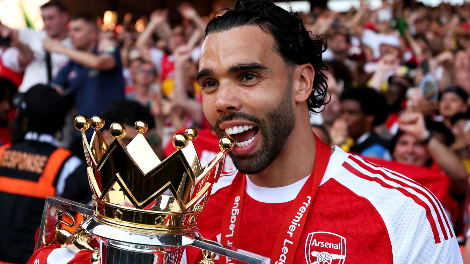 David Raya Arsenal Premier League trophy 2025-26
