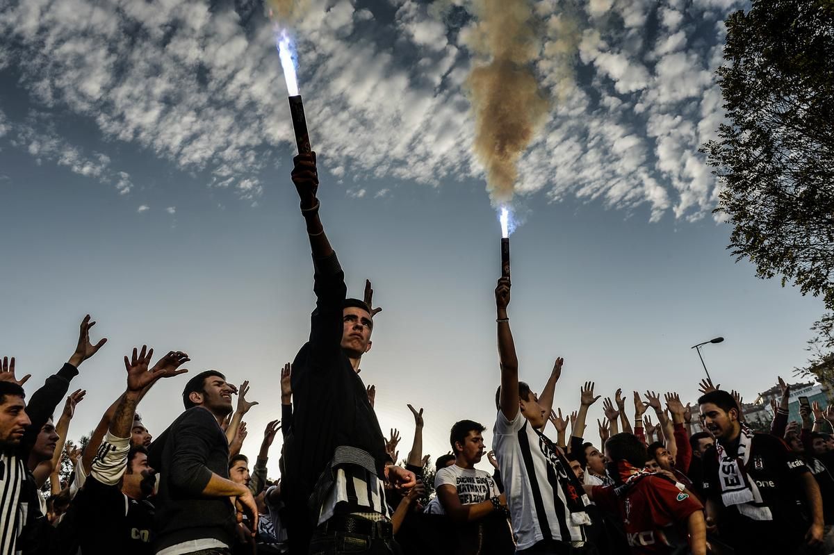 besiktas supporters protest