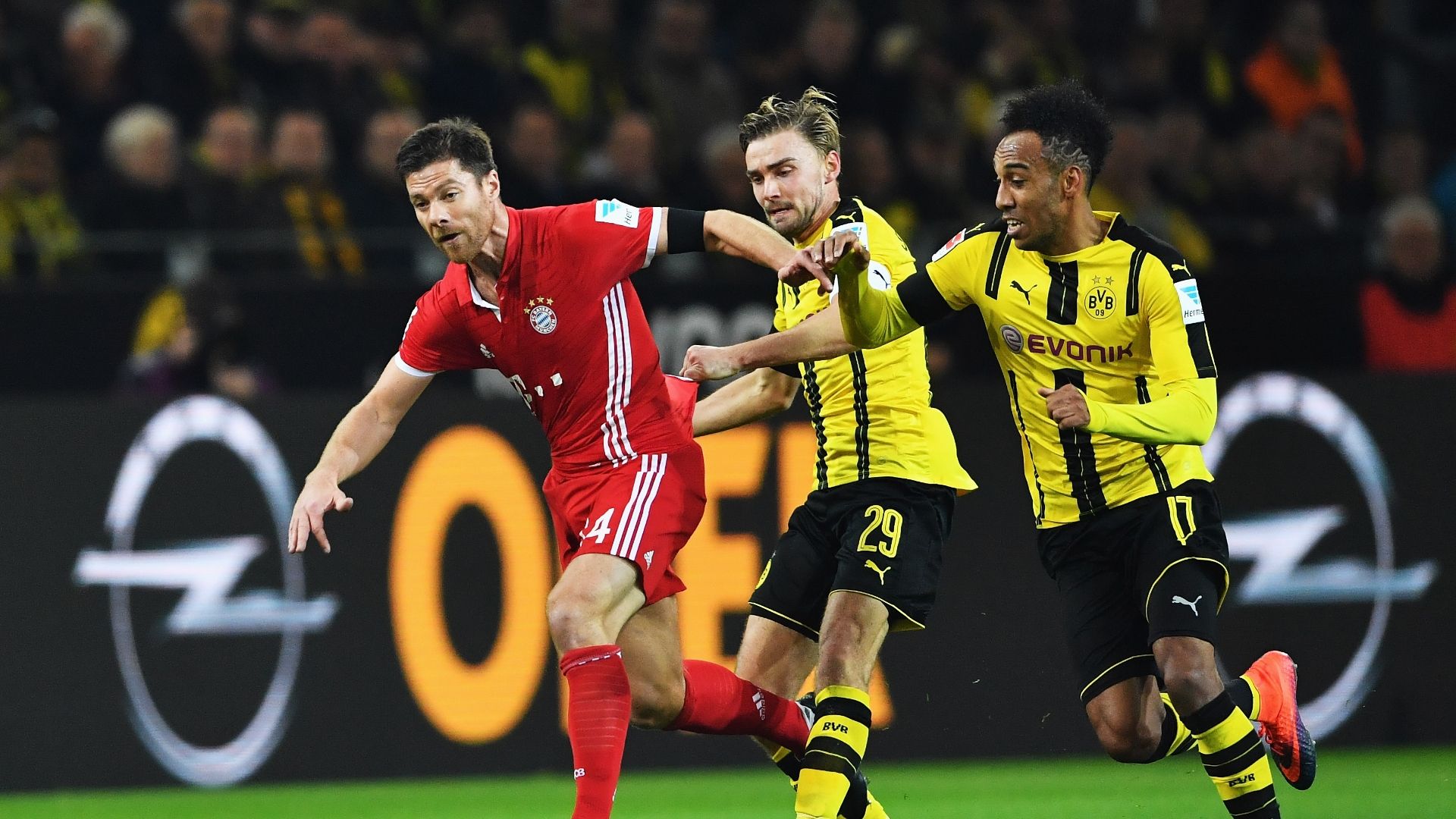 Xabi Alonso Bayern BVB 2016