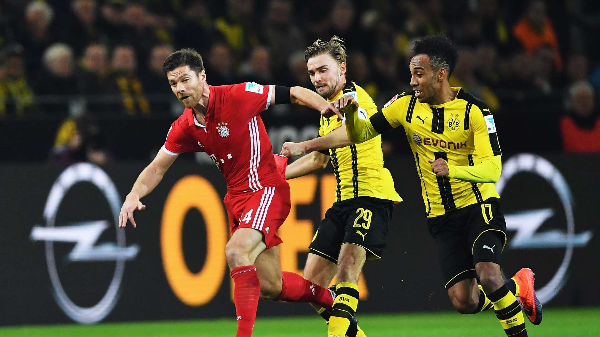 Xabi Alonso Bayern BVB 2016