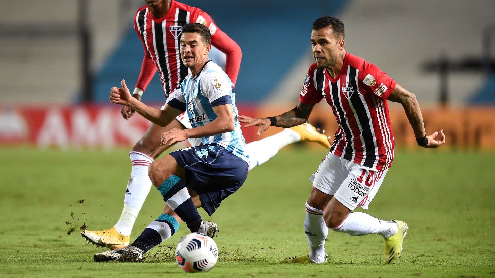 Dani Alves Maxi Lovera Racing Sao Paulo Copa Libertadores 05052021