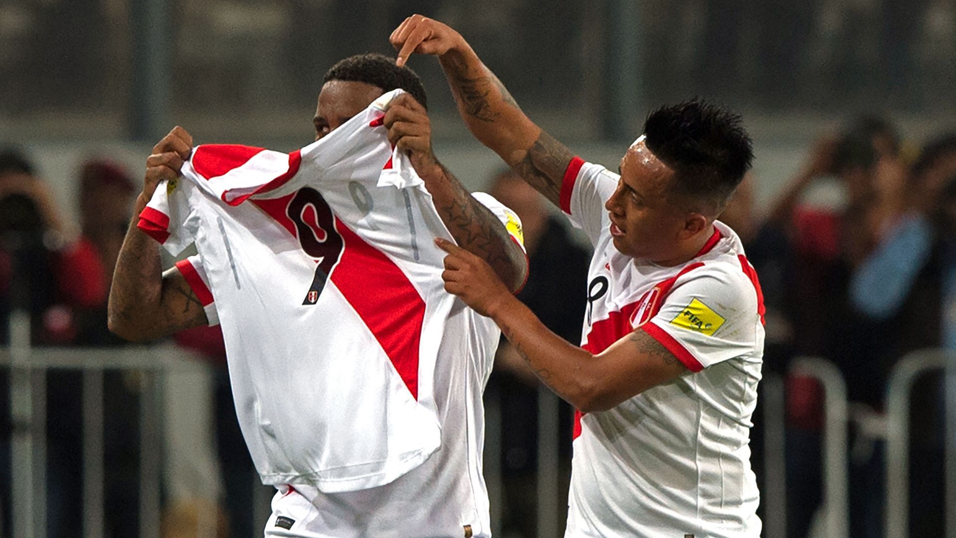 Apoio Paolo Guerrero Jefferson Farfan Christian Cueva Peru 15112017