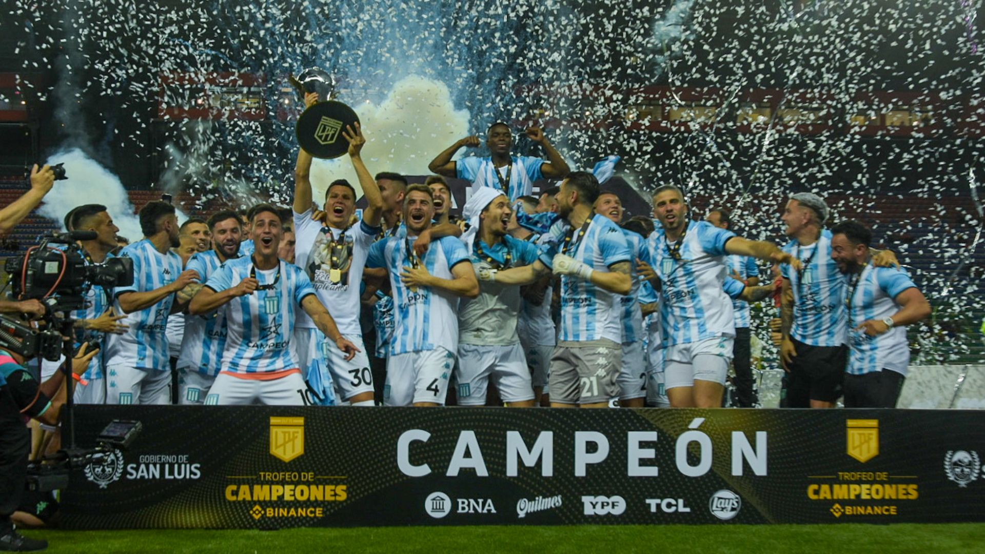 Racing campeon trofeo de campeones 06112022