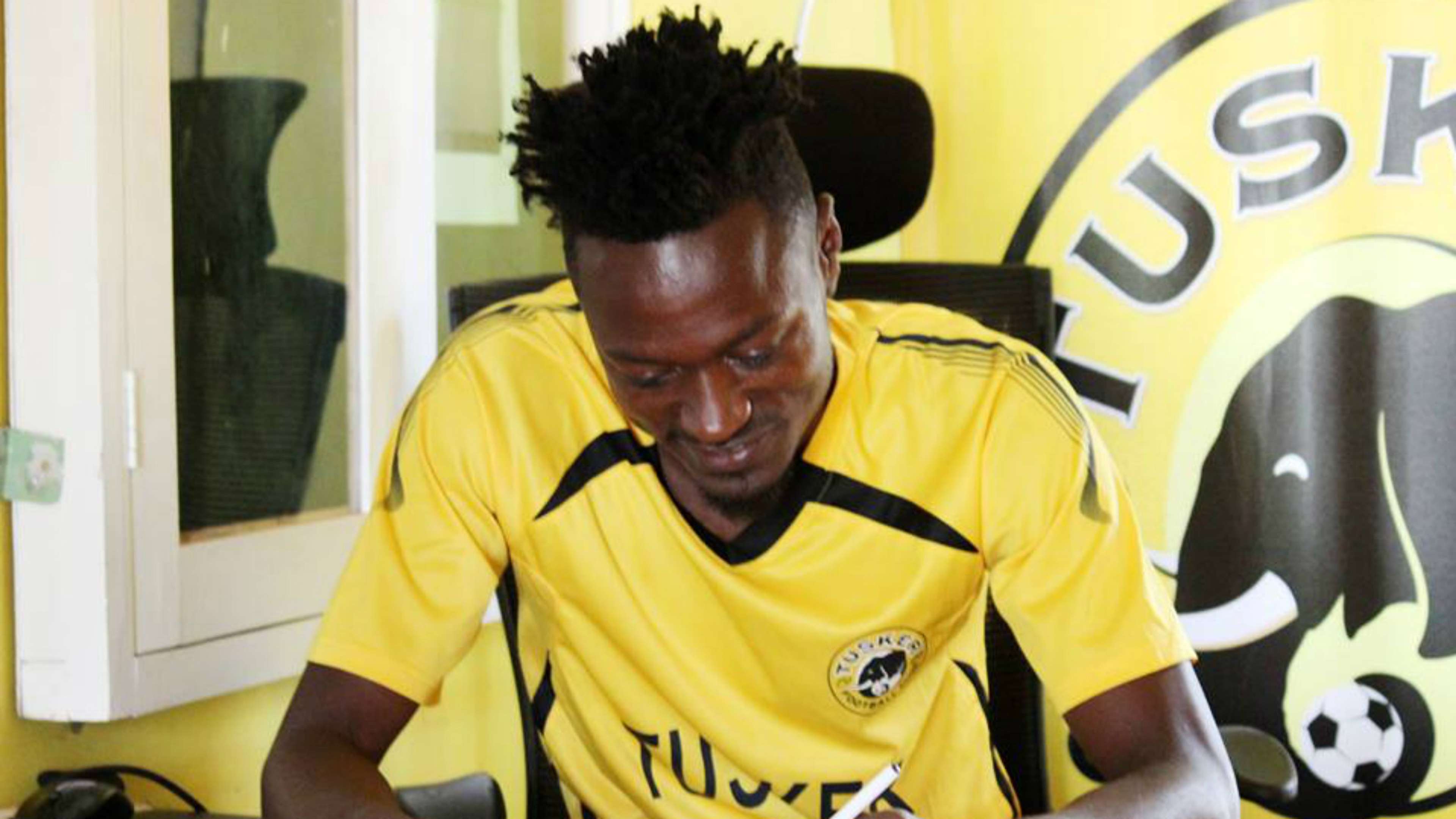 Sammy Meja signs for Tusker from Thika United.