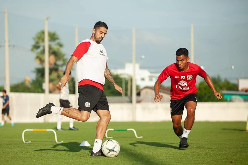 อัชริยะ แสงทับทิม