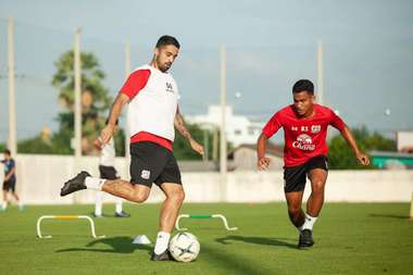 อัชริยะ แสงทับทิม