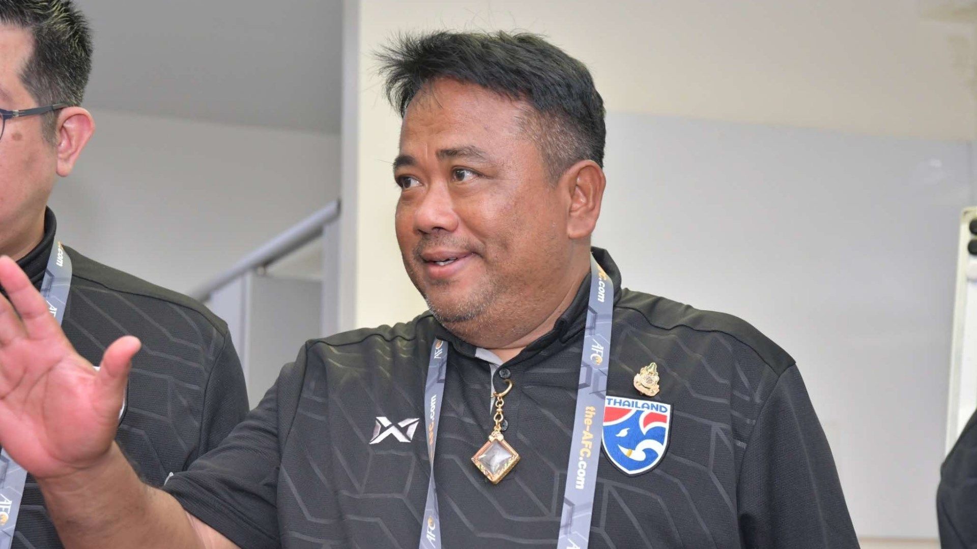 จเด็จ มีลาภ