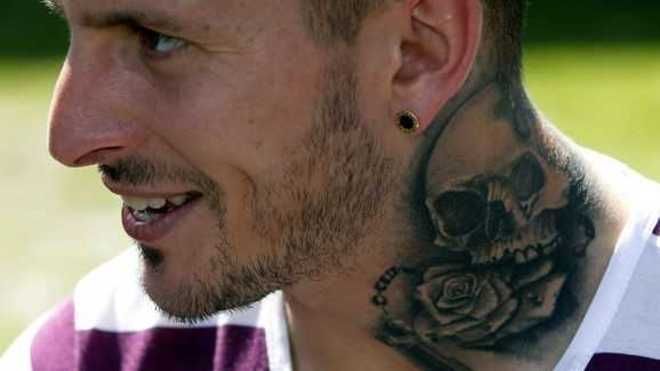 Tatuaje cuello Benedetto