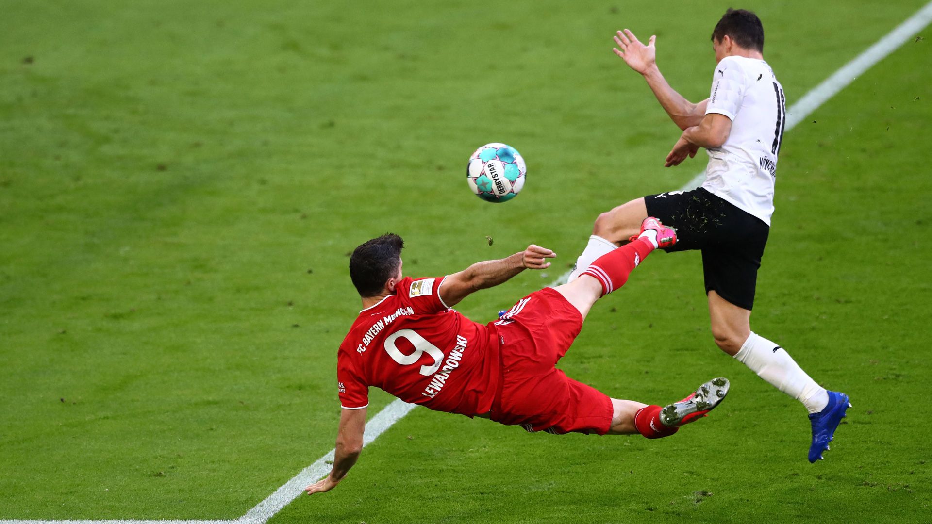 Robert Lewandowski FC Bayern Gladbach 0521