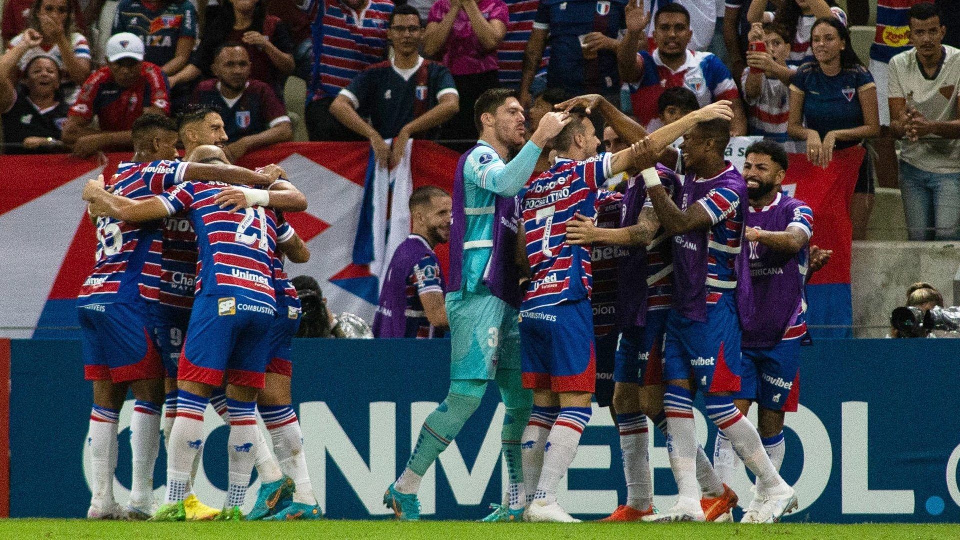 Jogadores do Fortaleza comemoram gol contra o Palestino na Copa Sul-Americana 2023