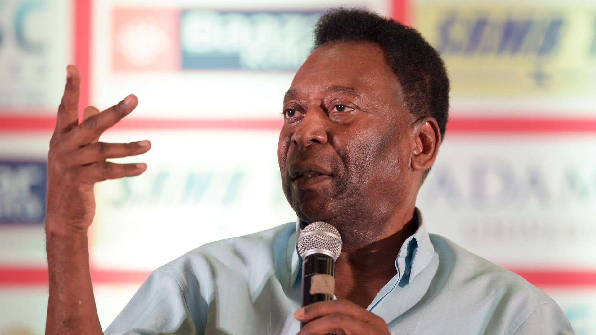 Pele attends a press conference in Kolkata